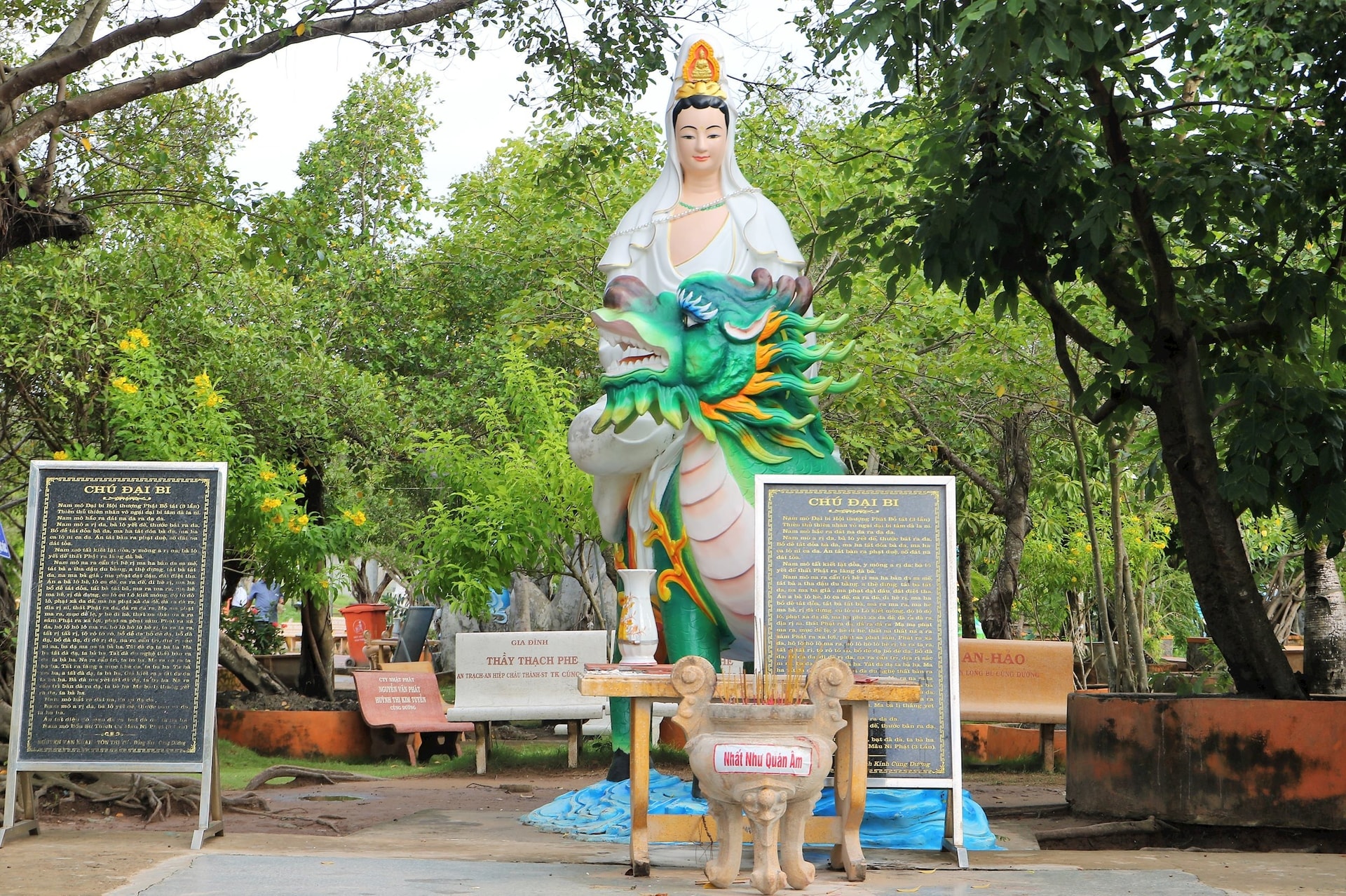 Một bức tượng Quan Âm